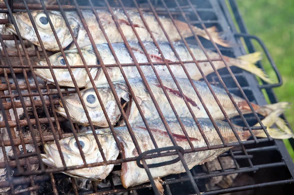 Grilling fish using fish basket