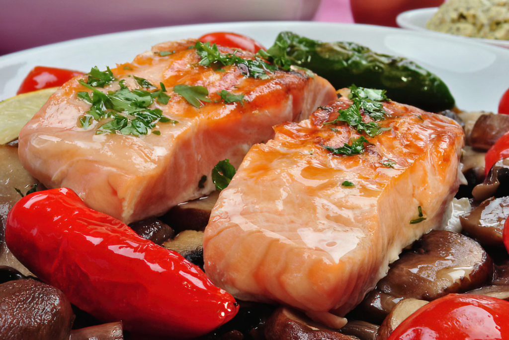 Salmon Steak with Mushrooms, Peppers, and Tomato